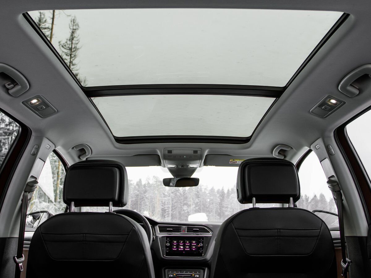 Sunroof glass repair Ottawa: panoramic sunroof glass panels viewed from inside the vehicle